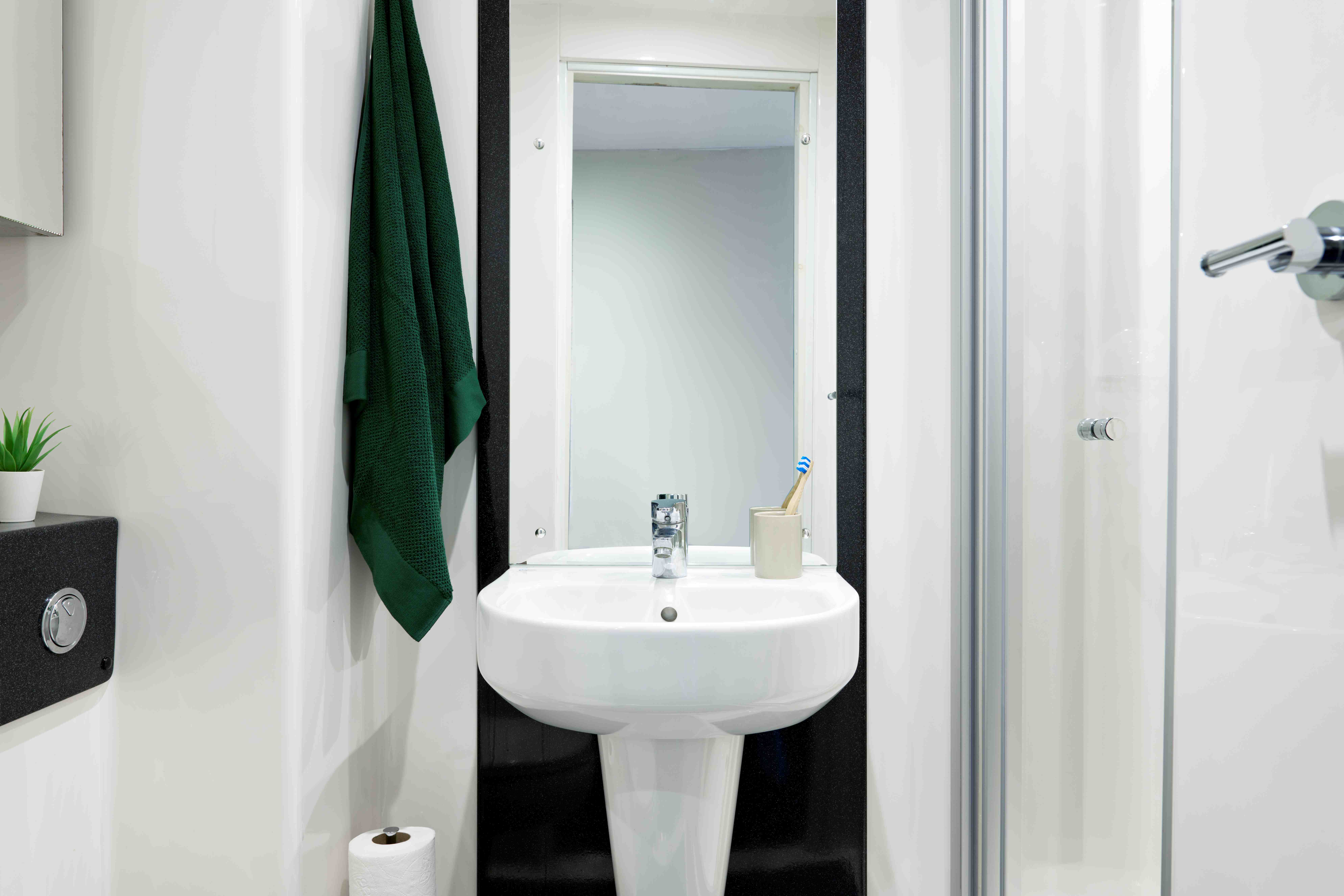 calcott ten student bathroom